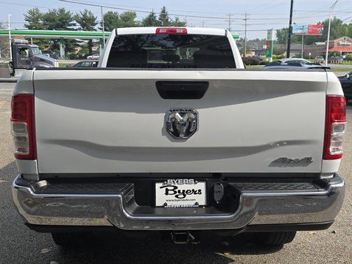 2022 RAM 2500 Tradesman Crew Cab 4x4 8' Box