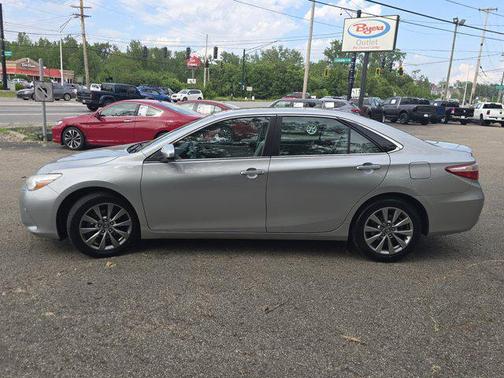 Celestial Silver Metallic 2017 Toyota Camry XLE