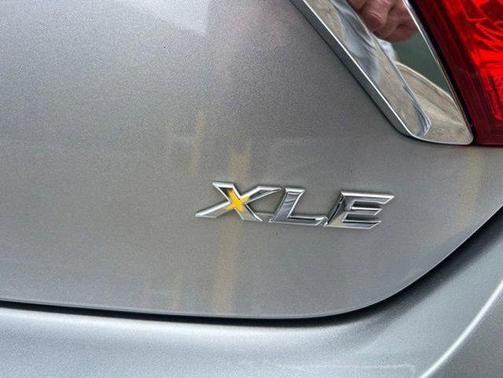 Celestial Silver Metallic 2017 Toyota Camry XLE