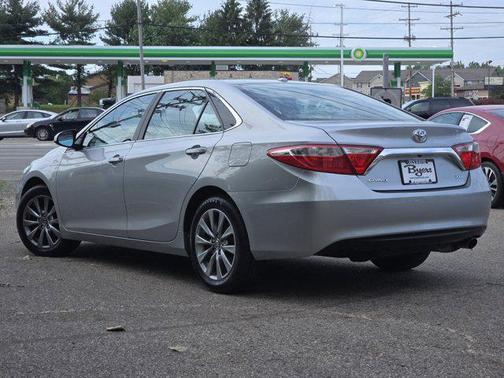 Celestial Silver Metallic 2017 Toyota Camry XLE