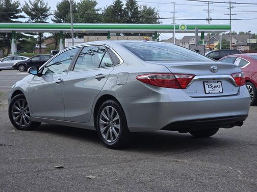 Celestial Silver Metallic 2017 Toyota Camry XLE