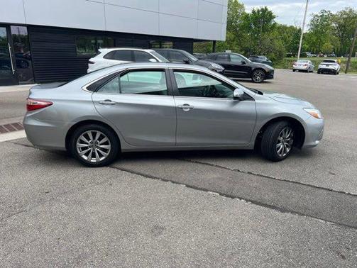 Celestial Silver Metallic 2017 Toyota Camry XLE