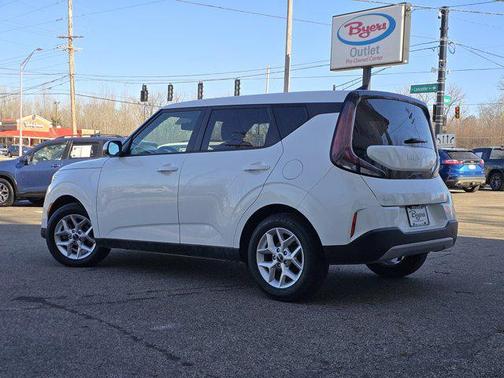 2024 Kia Soul LX