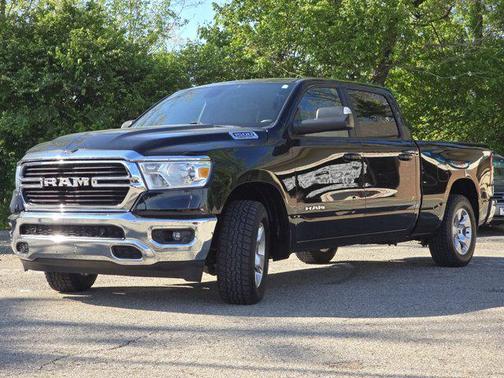 Diamond Black Crystal Pearlcoat 2021 RAM 1500 Big Horn/Lone Star