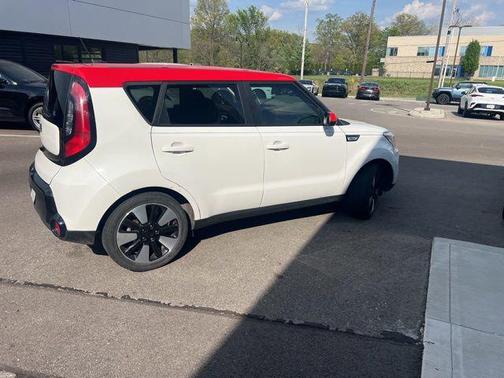 White w/Red Roof 2016 Kia Soul +