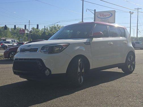 White w/Red Roof 2016 Kia Soul +