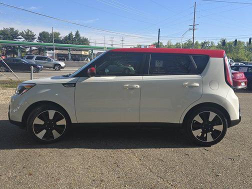 White w/Red Roof 2016 Kia Soul +