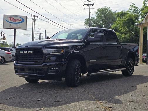 Diamond Black Crystal Pearlcoat 2026 RAM 1500 Laramie