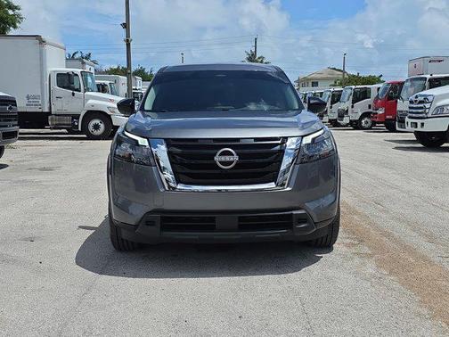 Gun Metallic 2024 Nissan Pathfinder S FWD