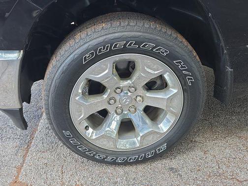 Diamond Black Crystal Pearlcoat 2023 RAM 1500 Big Horn/Lone Star