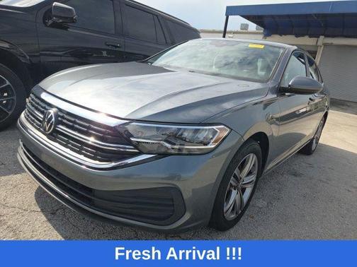 Platinum Gray Metallic 2024 Volkswagen Jetta 1.5T SE