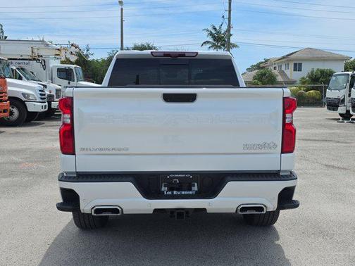 Crystal White Tricoat 2025 Chevrolet Silverado 1500 High Country
