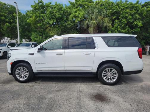 2022 GMC Yukon XL SLT