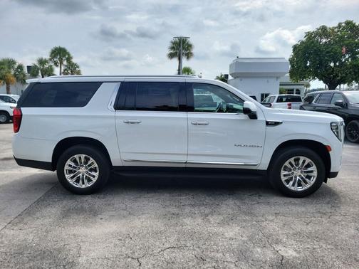 2022 GMC Yukon XL SLT