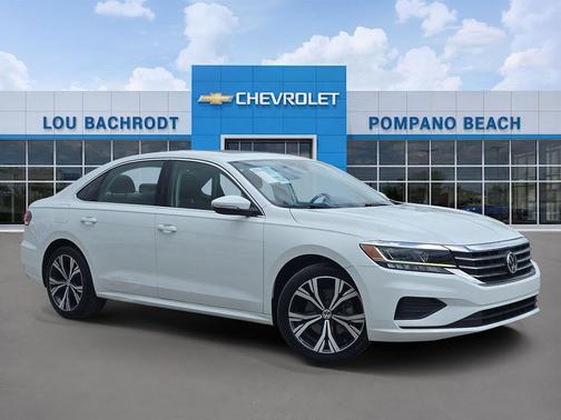 Pure White 2021 Volkswagen Passat 2.0T SE