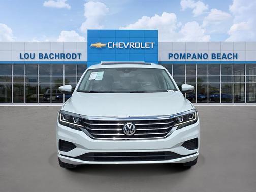 Pure White 2021 Volkswagen Passat 2.0T SE