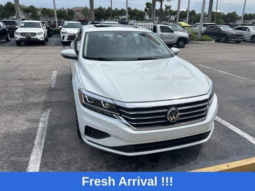 Pure White 2021 Volkswagen Passat 2.0T SE