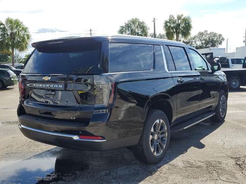 2026 Chevrolet Suburban LT