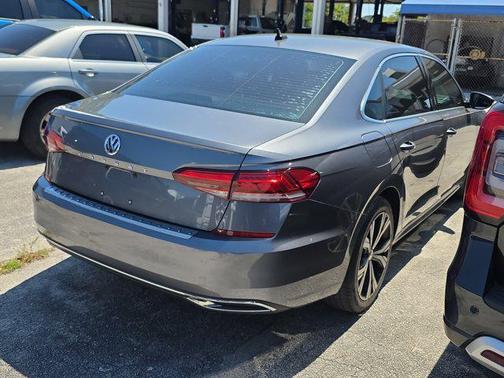 Platinum Gray Metallic 2021 Volkswagen Passat 2.0T SE