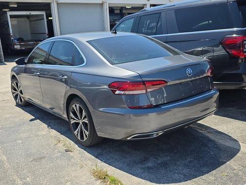Platinum Gray Metallic 2021 Volkswagen Passat 2.0T SE