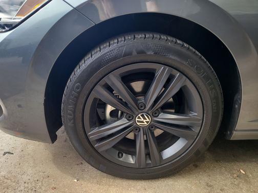 Platinum Gray Metallic 2022 Volkswagen Jetta 1.5T SE
