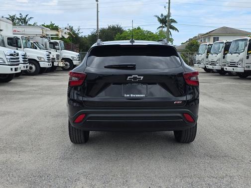 Mosaic Black Metallic 2025 Chevrolet Trax FWD 2RS