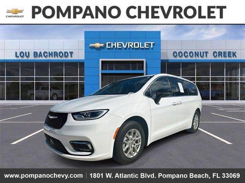 2024 Chrysler Pacifica Touring