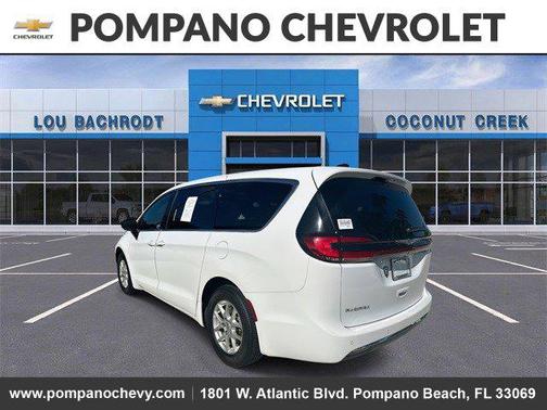 2024 Chrysler Pacifica Touring