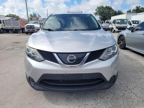 Brilliant Silver 2018 Nissan Rogue Sport S