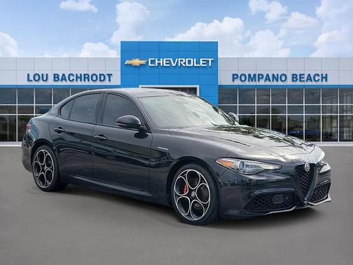 Vulcano Black Metallic 2022 Alfa Romeo Giulia Ti