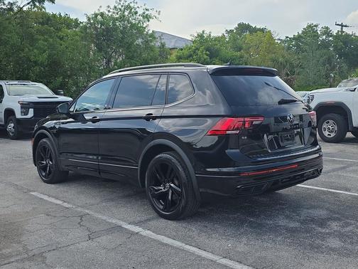 Deep Black 2023 Volkswagen Tiguan 2.0T SE R-Line Black