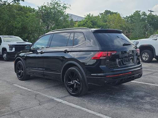 Deep Black 2023 Volkswagen Tiguan 2.0T SE R-Line Black
