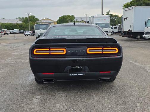 Pitch Black Clearcoat 2022 Dodge Challenger R/T
