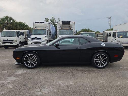 Pitch Black Clearcoat 2022 Dodge Challenger R/T