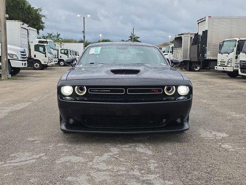 Pitch Black Clearcoat 2022 Dodge Challenger R/T