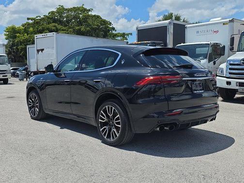 Nero Tempesta Metallic 2023 Maserati Grecale GT