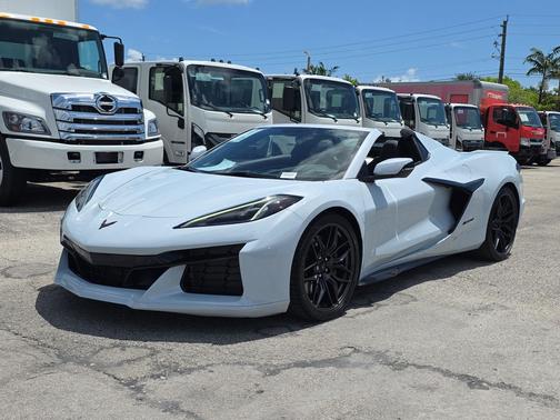 Ceramic Matrix Gray Metallic 2023 Chevrolet Corvette Z06