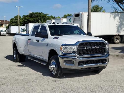 2022 RAM 3500 Tradesman Crew Cab 4x4 8' Box