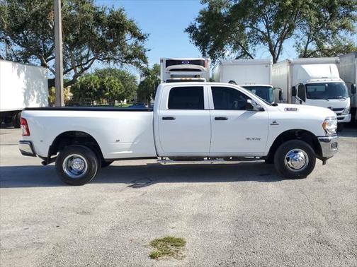 2022 RAM 3500 Tradesman Crew Cab 4x4 8' Box