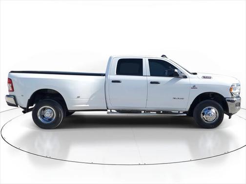 2022 RAM 3500 Tradesman Crew Cab 4x4 8' Box