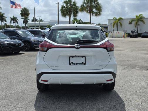 Fresh Powder 2024 Nissan Kicks SV