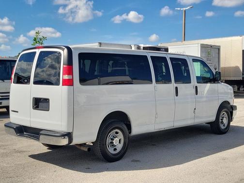 Summit White 2019 Chevrolet Express 3500 LT