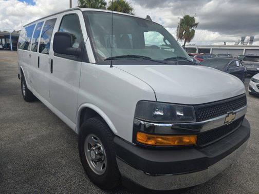 Summit White 2019 Chevrolet Express 3500 LT
