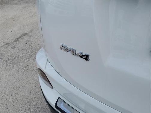 2018 Toyota RAV4 SE