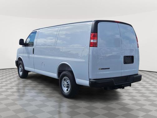2025 Chevrolet Express 2500 RWD 2500 Regular Wheelbase WT
