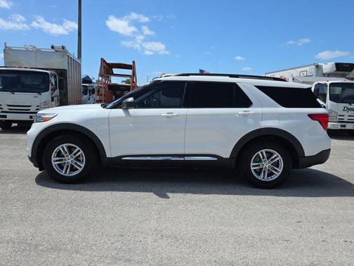 STAR WHITE MET TRI-COAT 2022 Ford Explorer XLT