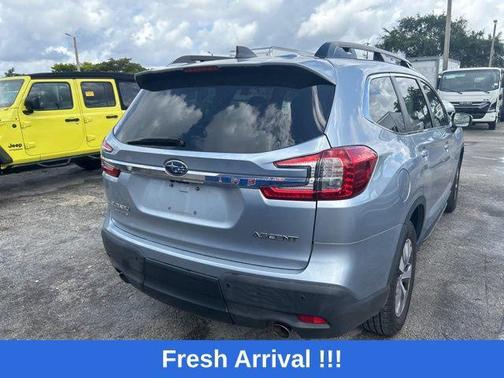 Ice Silver Metallic 2023 Subaru Ascent Premium 8-Passenger