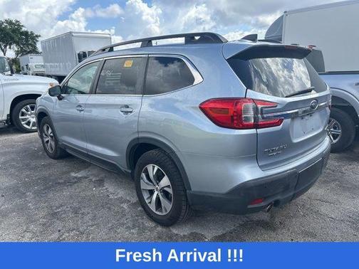 Ice Silver Metallic 2023 Subaru Ascent Premium 8-Passenger