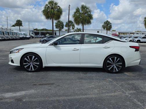 2022 Nissan Altima SR FWD