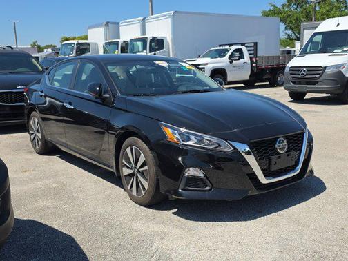 Super Black 2021 Nissan Altima 2.5 SV